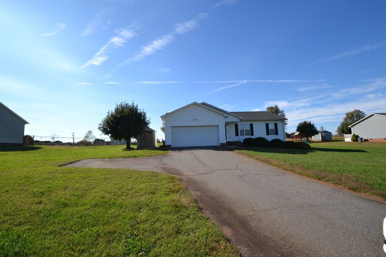 4703 Dalena Dr - Photo 2 of 15