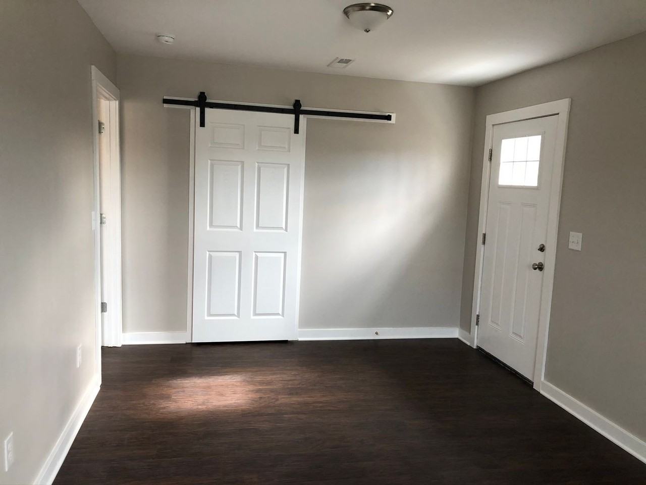 103 Poplar St - Photo 4 of 9