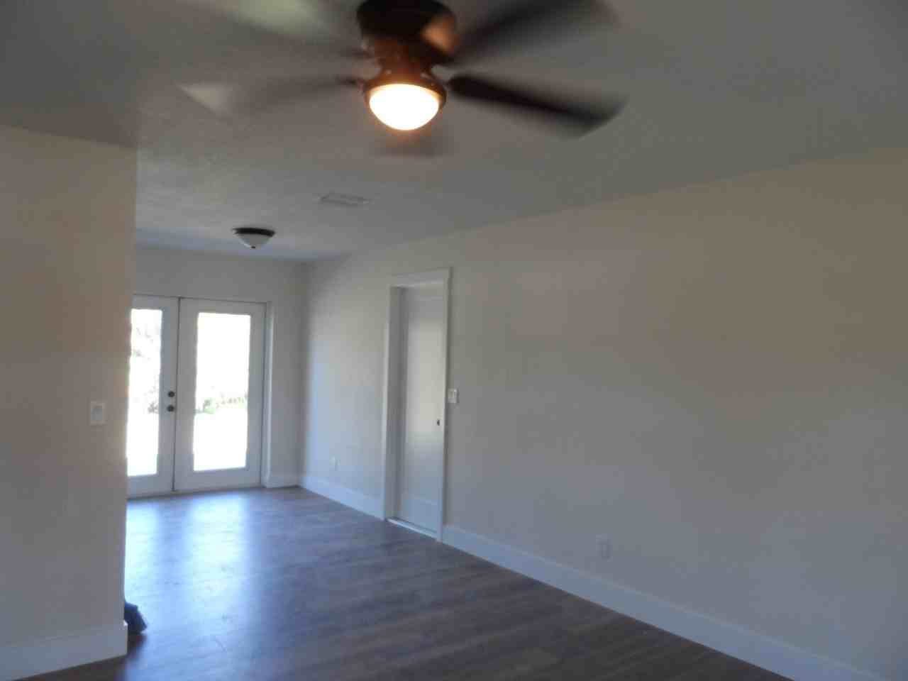 1440 Coronet Dr - Photo 4 of 23