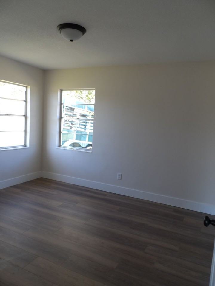 1440 Coronet Dr - Photo 6 of 23