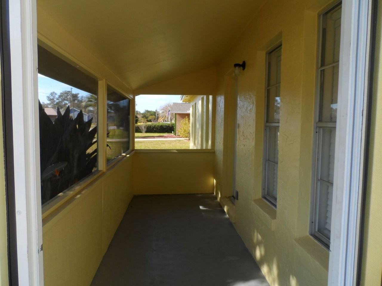 1440 Coronet Dr - Photo 7 of 23