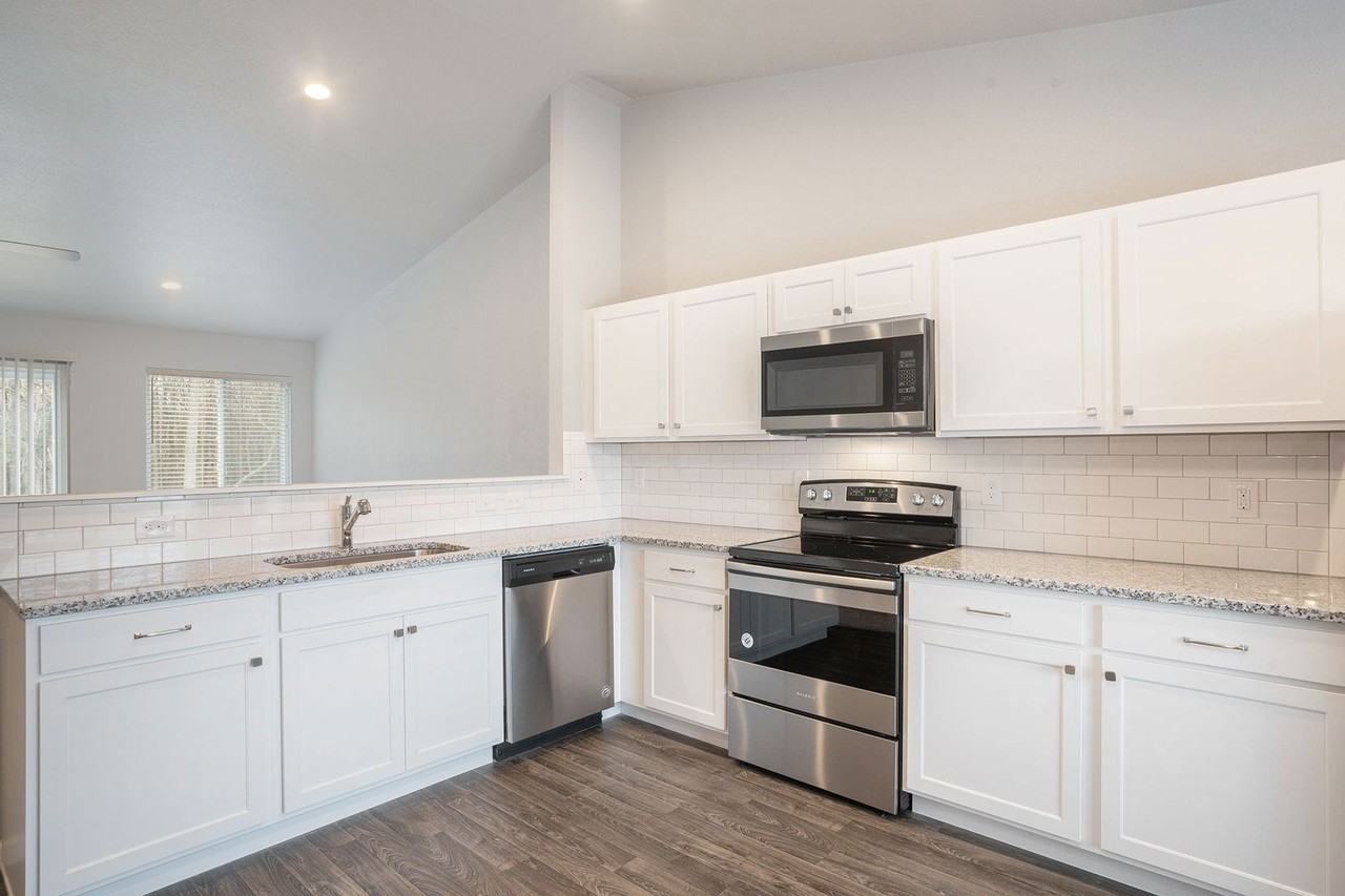 155 Greenly St - Photo 4 of 24