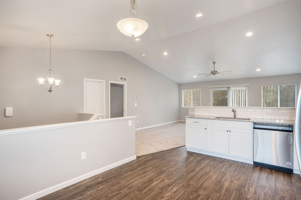 155 Greenly St - Photo 5 of 24