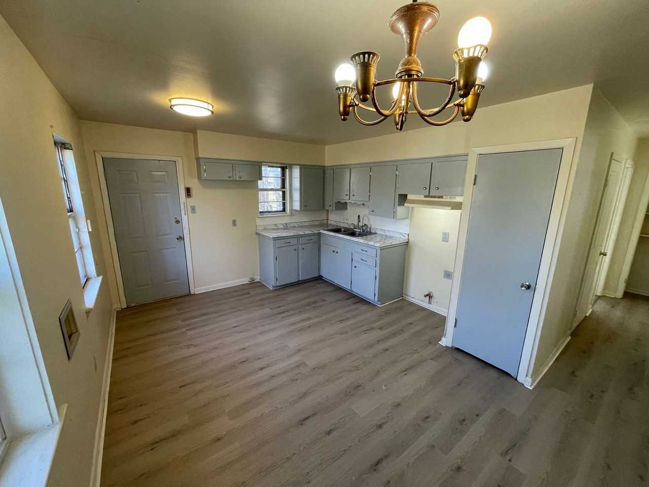 209 E Dudley Dr - Photo 3 of 20
