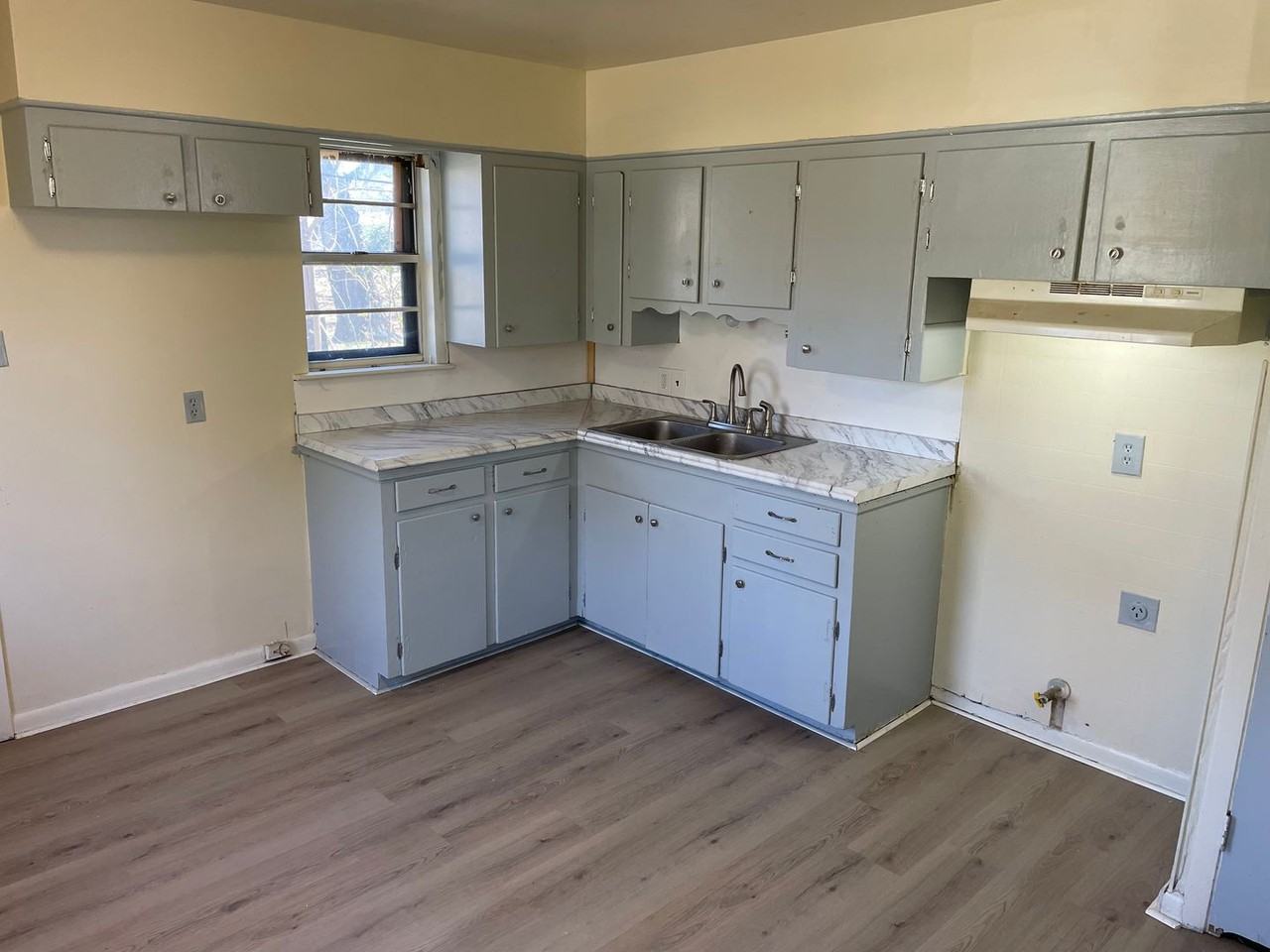 209 E Dudley Dr - Photo 5 of 20