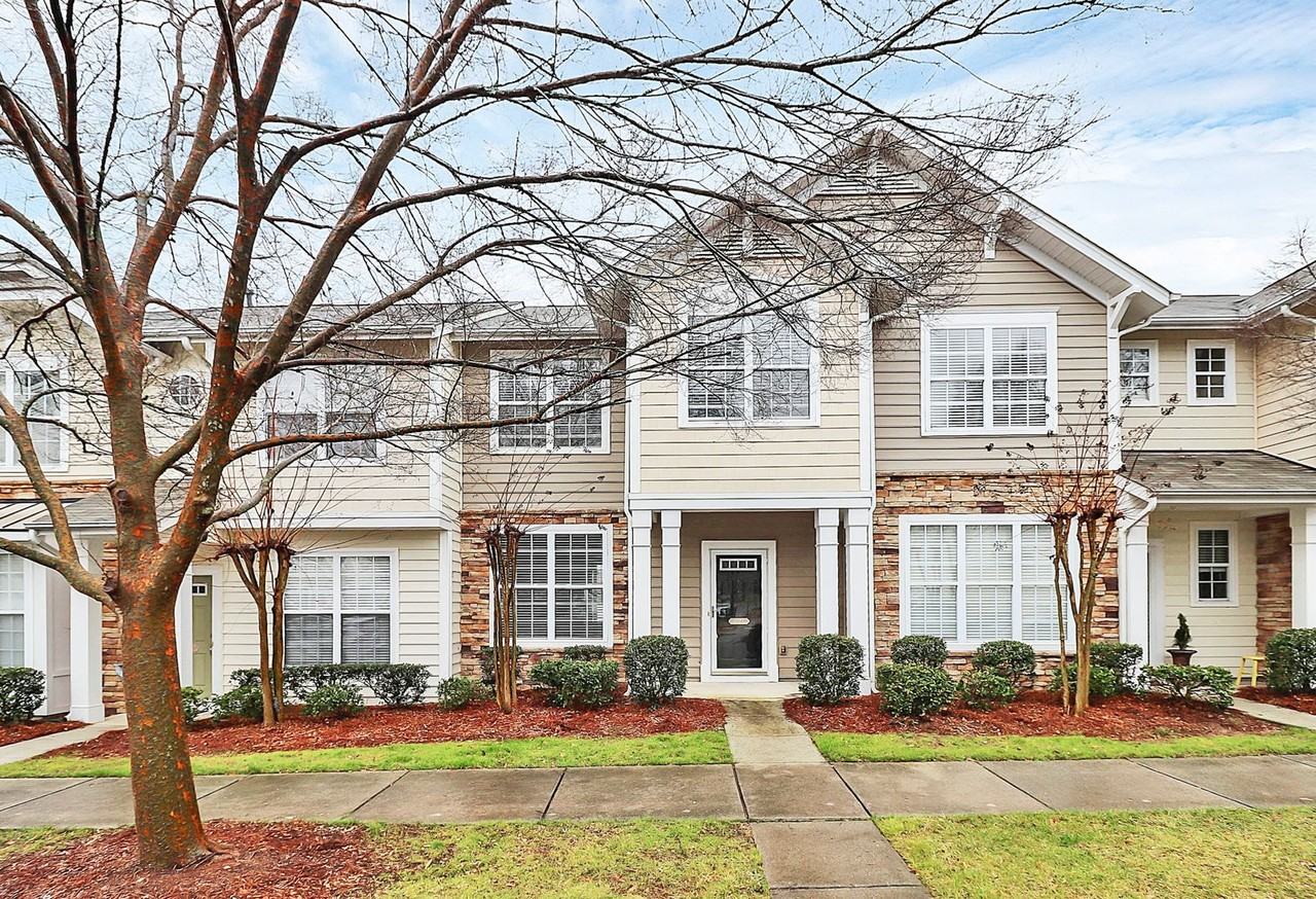 1032 Tabard Ln - Photo 2 of 17