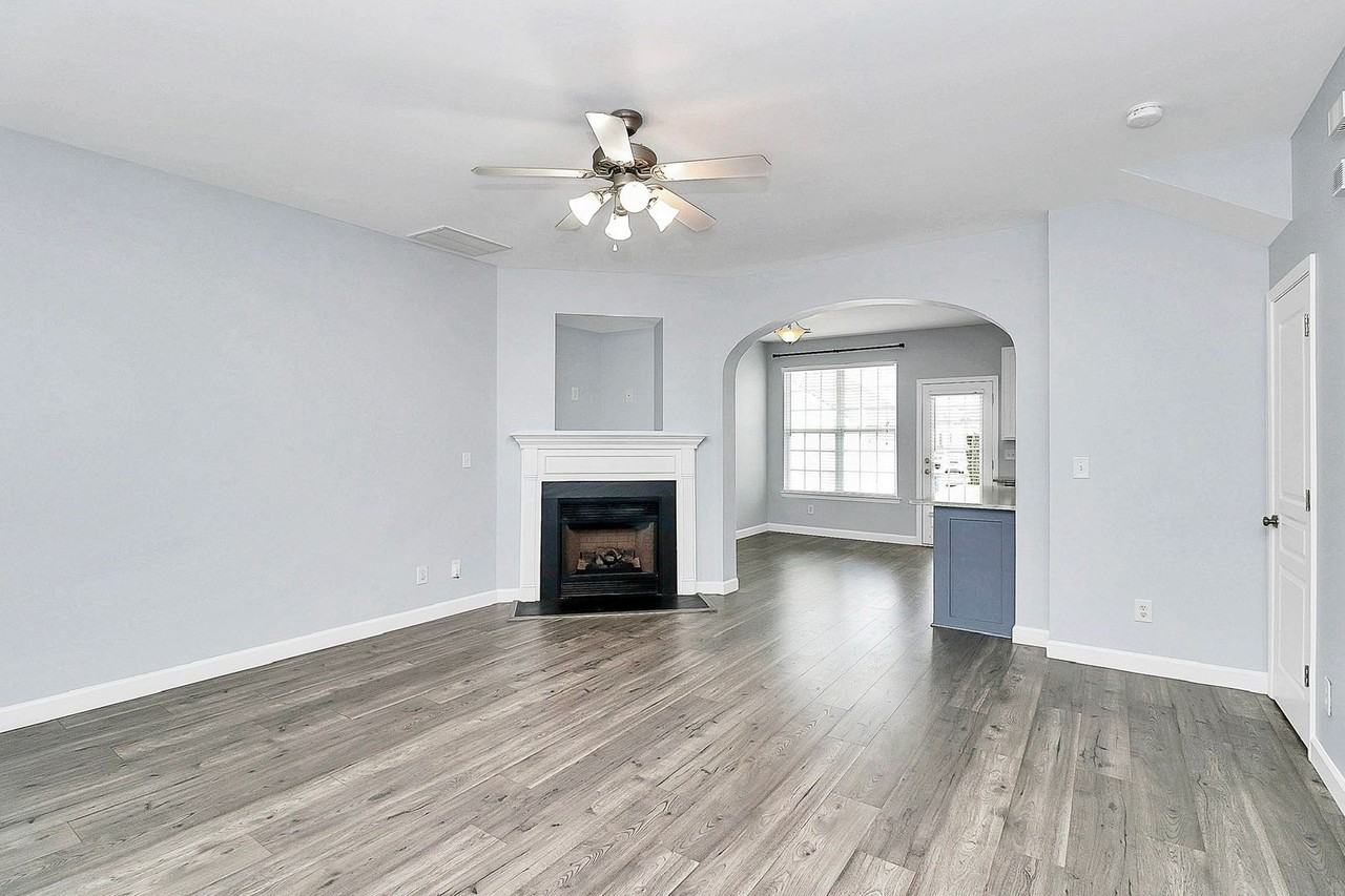 1032 Tabard Ln - Photo 3 of 17