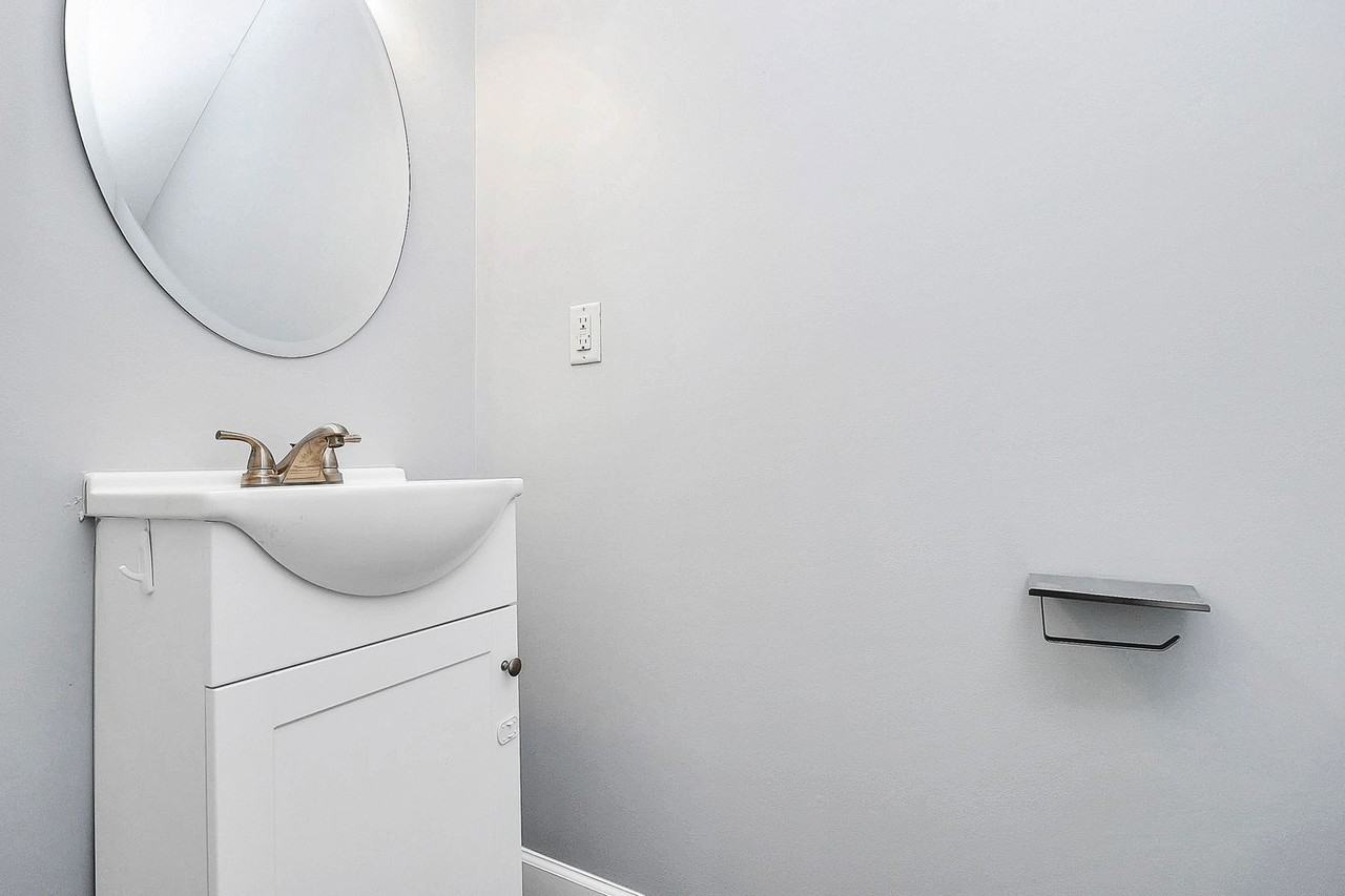 1032 Tabard Ln - Photo 5 of 17