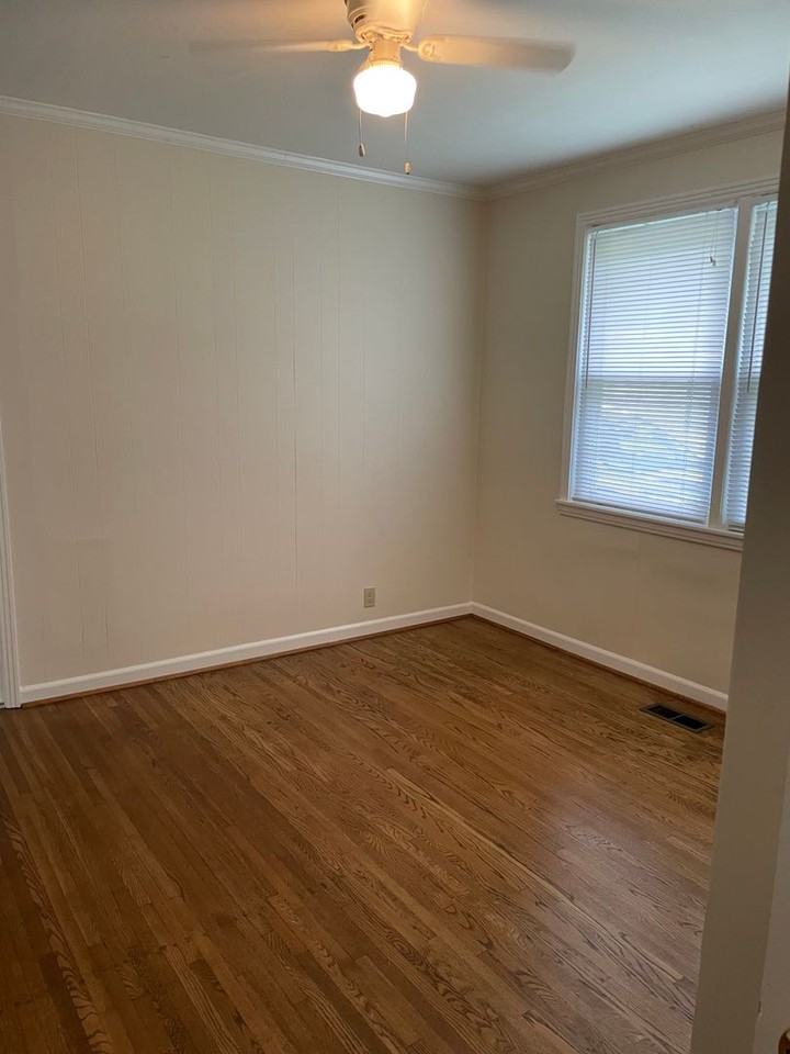 216 Amherst Dr - Photo 2 of 9
