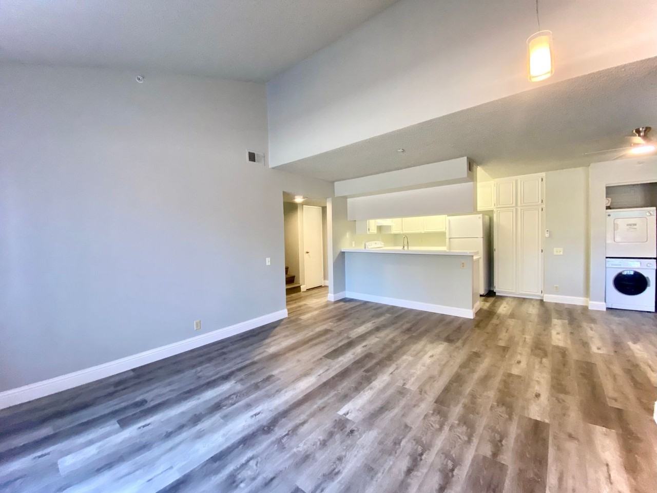 235 E Warren Cmn - Photo 2 of 17