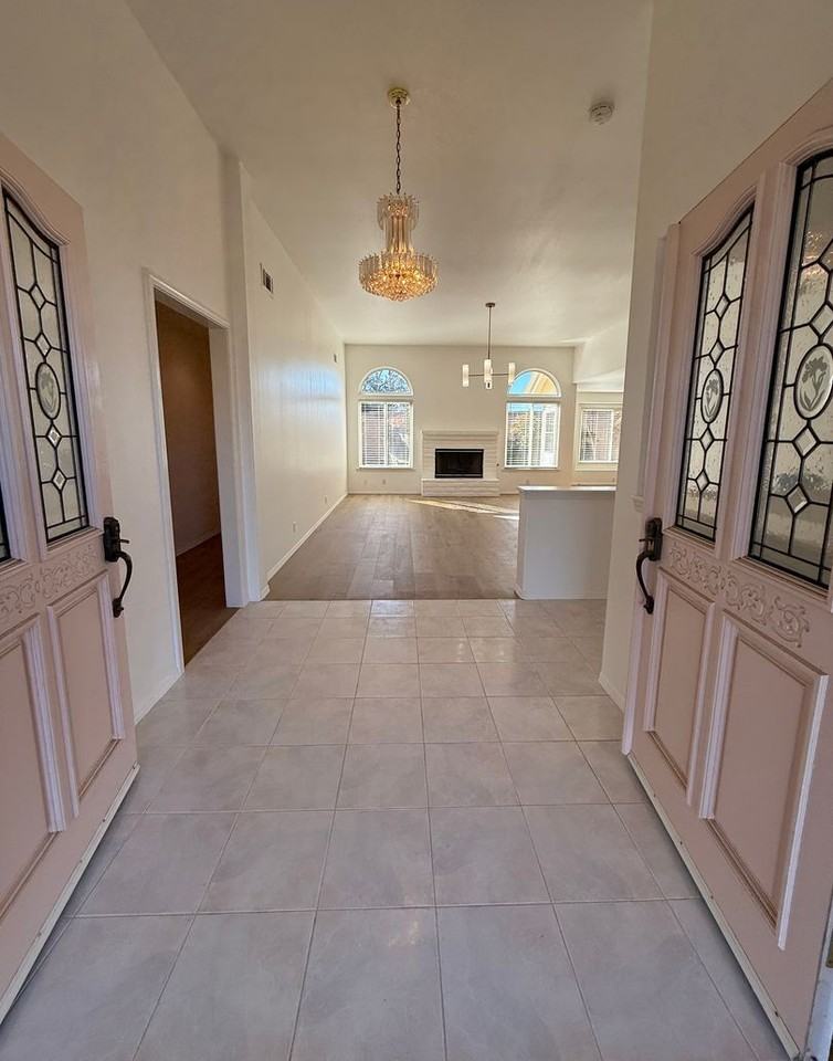 2441 Iron Ridge Ct - Photo 3 of 48