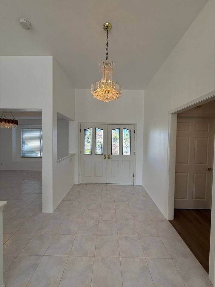 2441 Iron Ridge Ct - Photo 4 of 48
