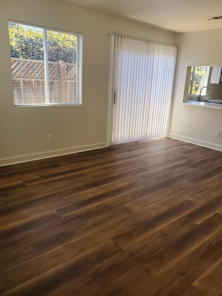 Los Pinos Court - Photo 2 of 8