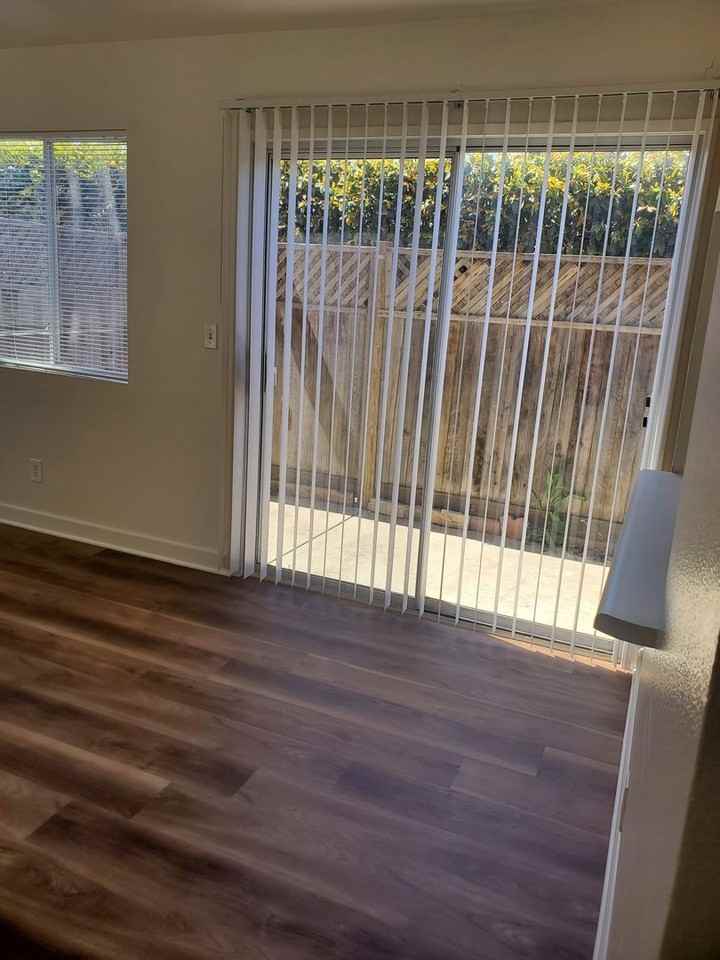 Los Pinos Court - Photo 3 of 8