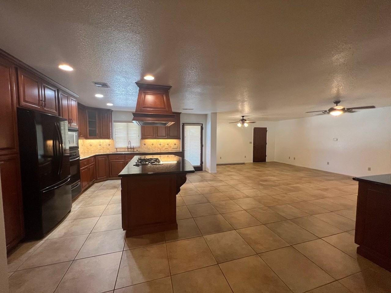 2618 14th Ave - Photo 3 of 31