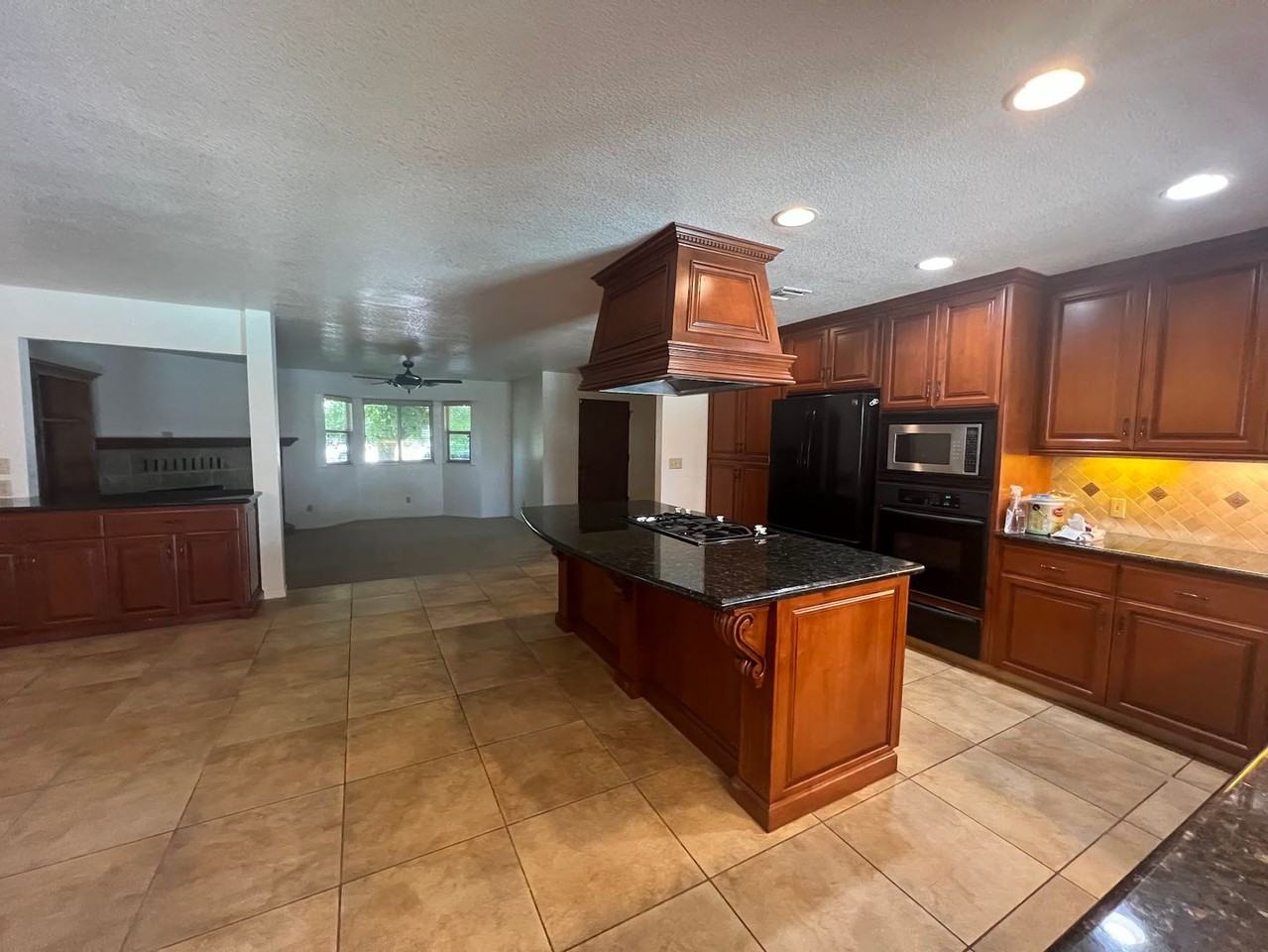 2618 14th Ave - Photo 4 of 31