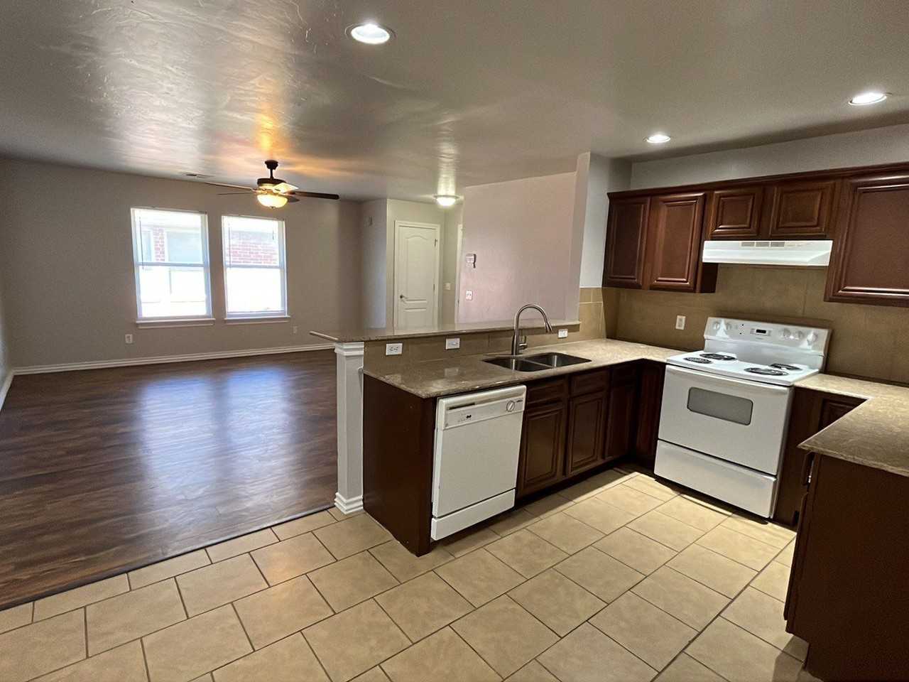 9614 Sw 17th St - Photo 4 of 24