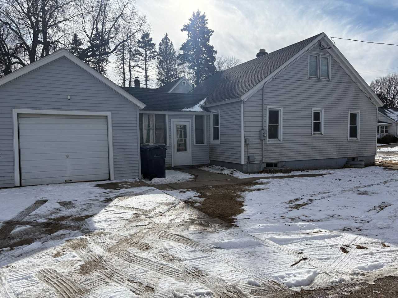 232 N Pine St - Photo 2 of 13