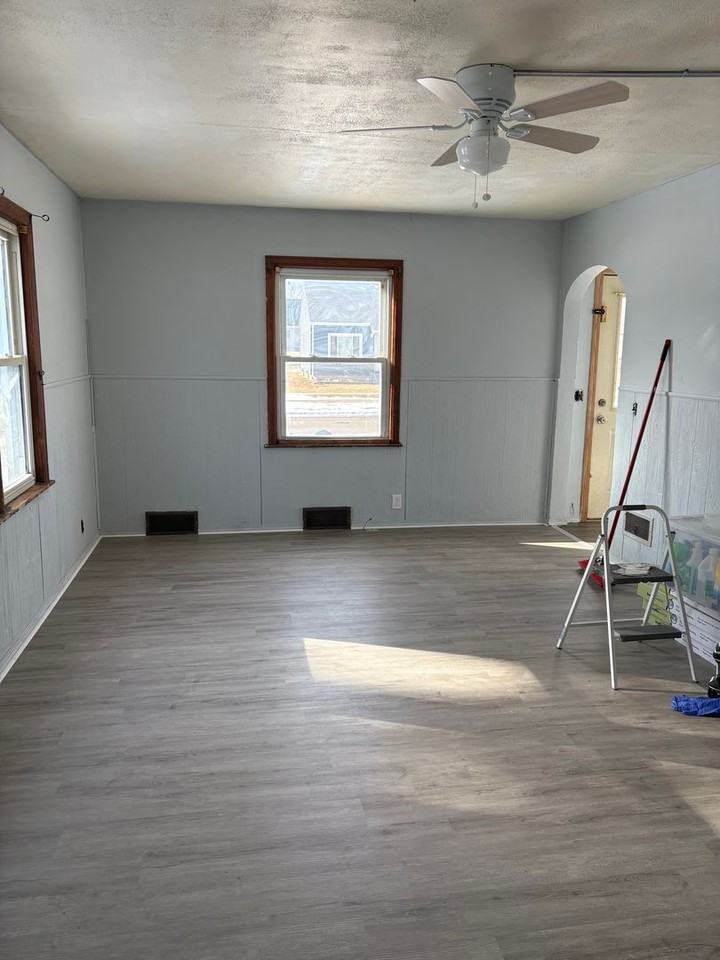 232 N Pine St - Photo 4 of 13