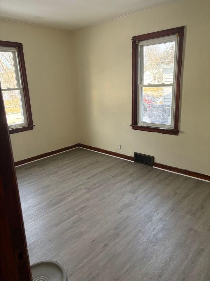 232 N Pine St - Photo 6 of 13