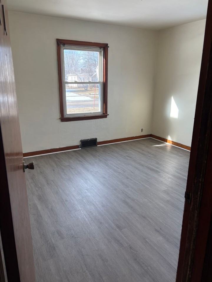 232 N Pine St - Photo 7 of 13