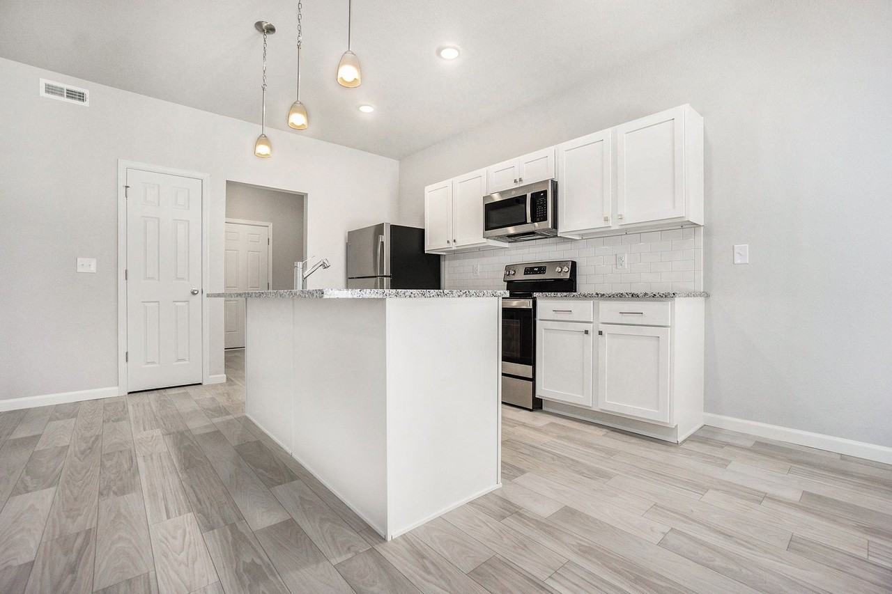 10031 Pennridge Dr - Photo 3 of 20