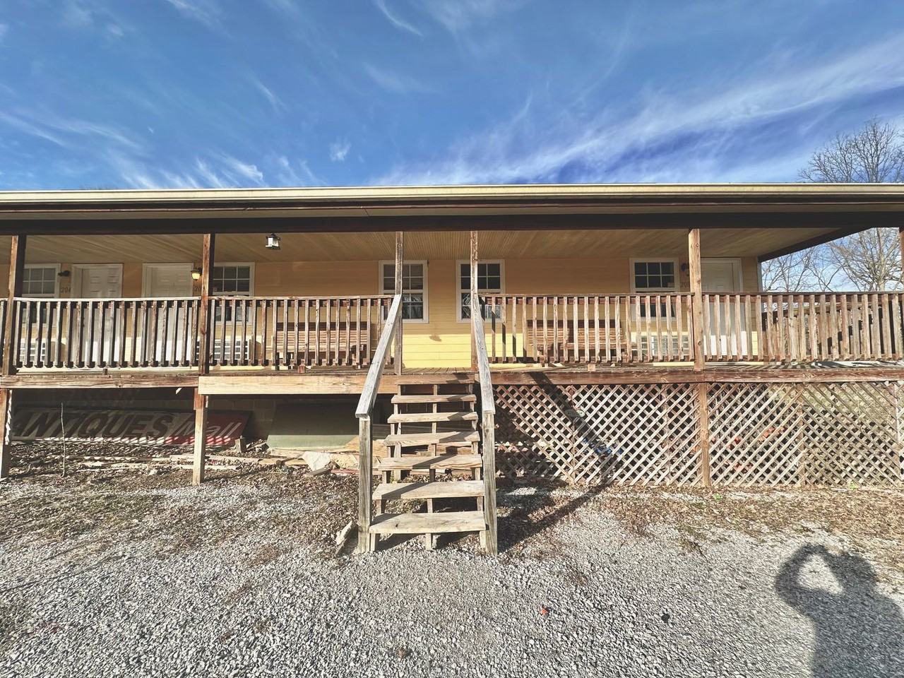 208 Pine Ln - Photo 2 of 8