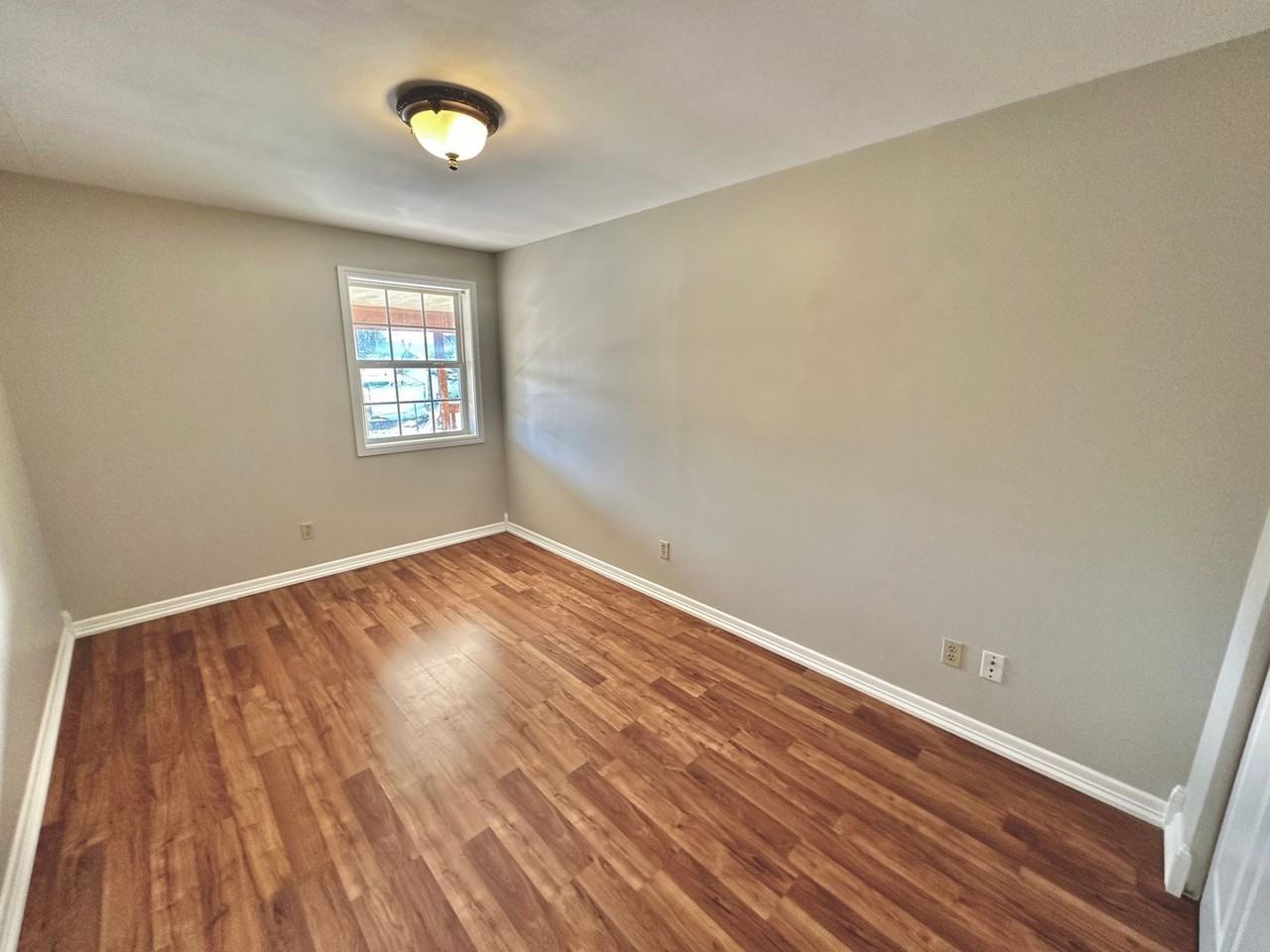 208 Pine Ln - Photo 6 of 8