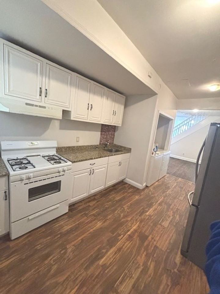 2518 W Fairmount Ave - Photo 2 of 23