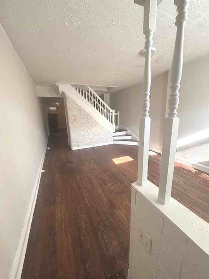 2518 W Fairmount Ave - Photo 7 of 23