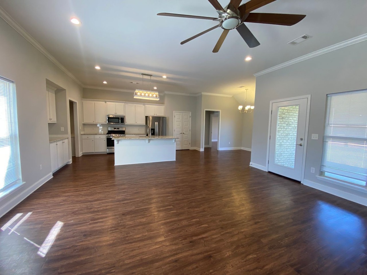 562 Westfield Dr - Photo 3 of 17