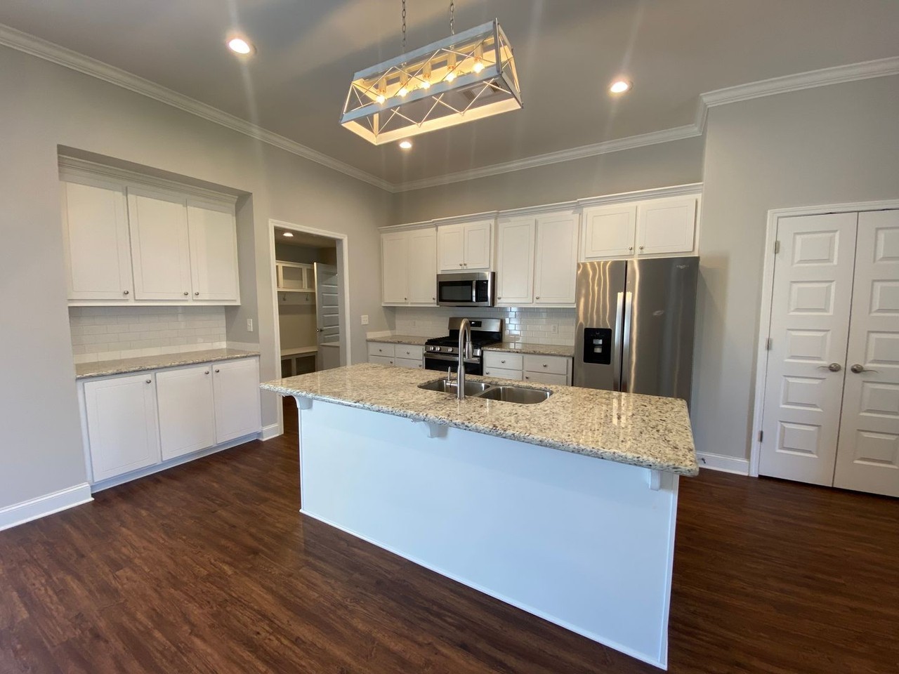 562 Westfield Dr - Photo 4 of 17