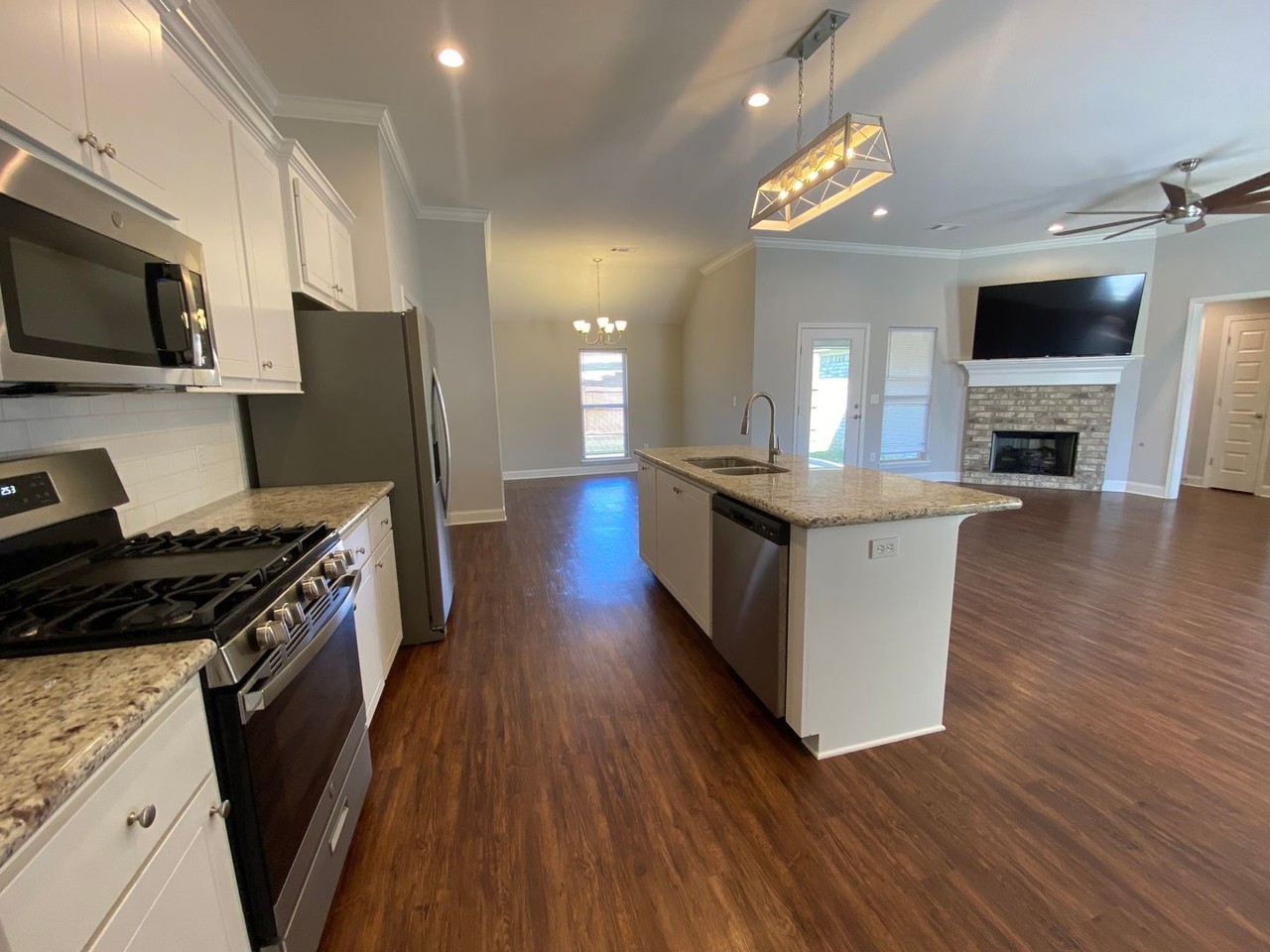 562 Westfield Dr - Photo 6 of 17