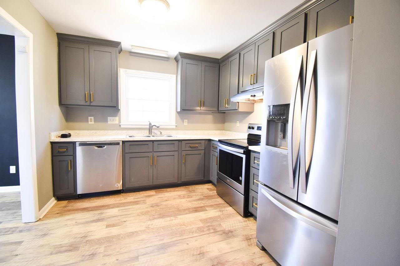 6916 Callahan Cir - Photo 3 of 19