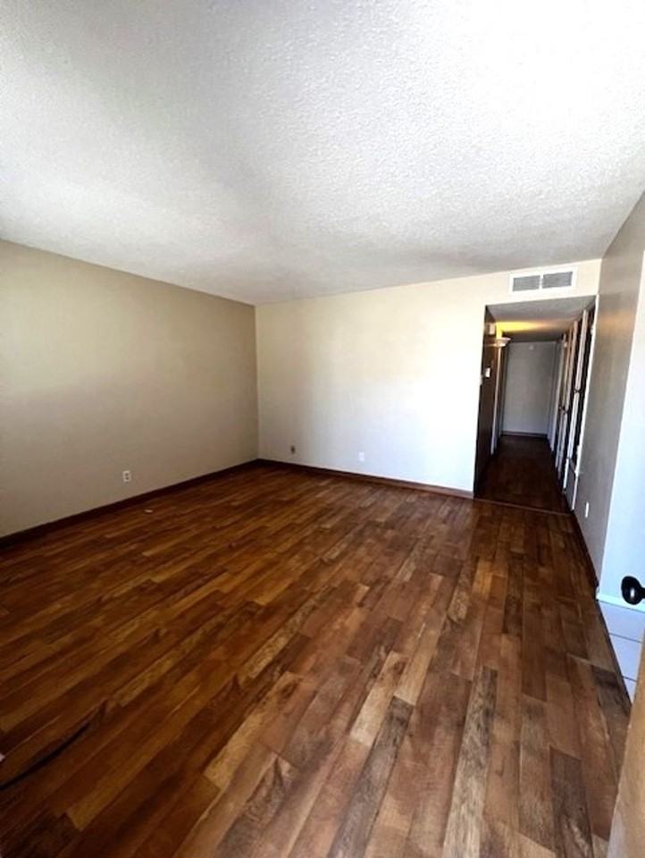 505 Scenic Dr - Photo 2 of 12