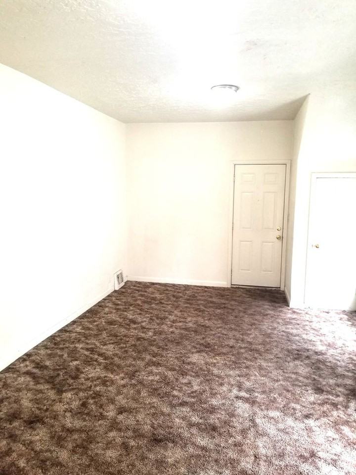 (819 16th Street) - Photo 5 of 50