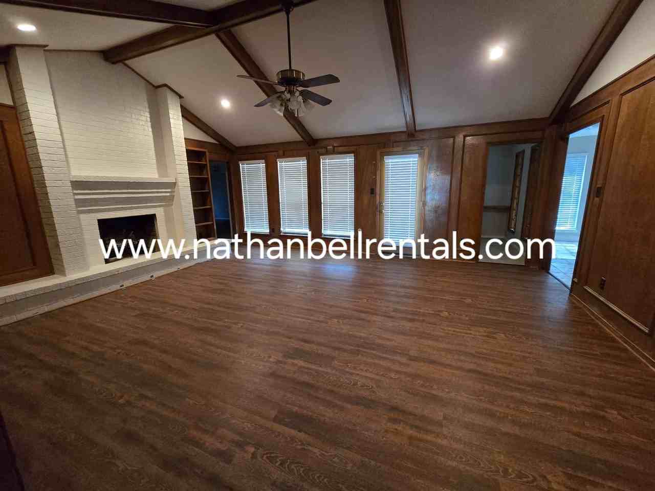 3910 Shannon Dr - Photo 4 of 17