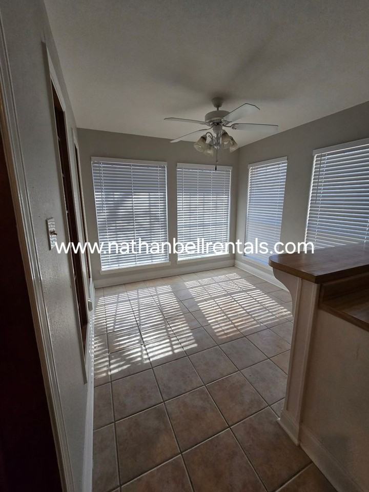 3910 Shannon Dr - Photo 5 of 17