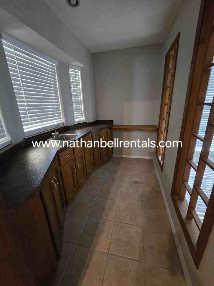 3910 Shannon Dr - Photo 7 of 17