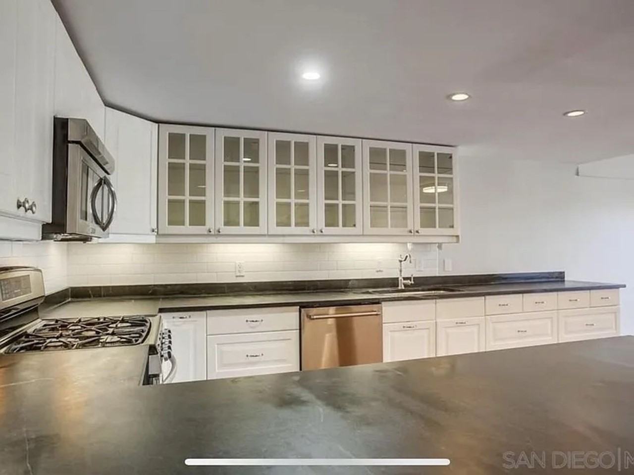 1111 Eureka St - Photo 7 of 29