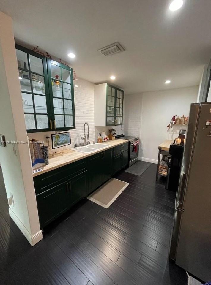 21455 Nw 39th Ave - Photo 2 of 13