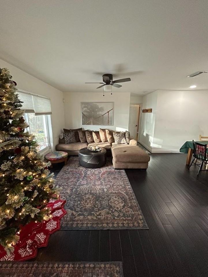 21455 Nw 39th Ave - Photo 3 of 13