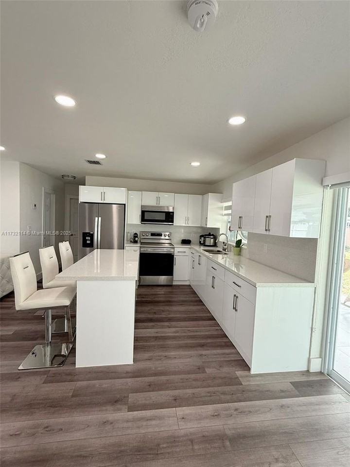 20504 Nw 44th Pl - Photo 2 of 10