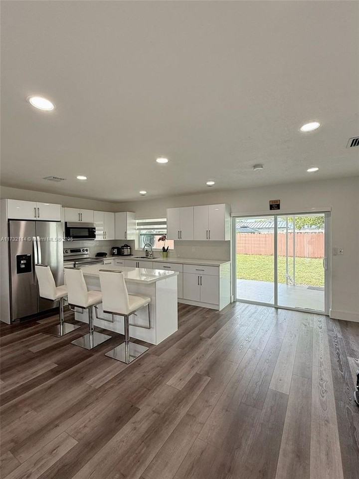 20504 Nw 44th Pl - Photo 3 of 10