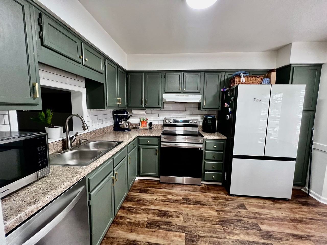 4533 Marlwood Way - Photo 3 of 31