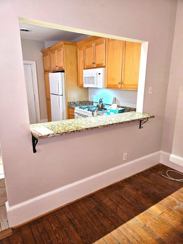 Floyd Ave 1520 Apt B - Photo 2 of 11