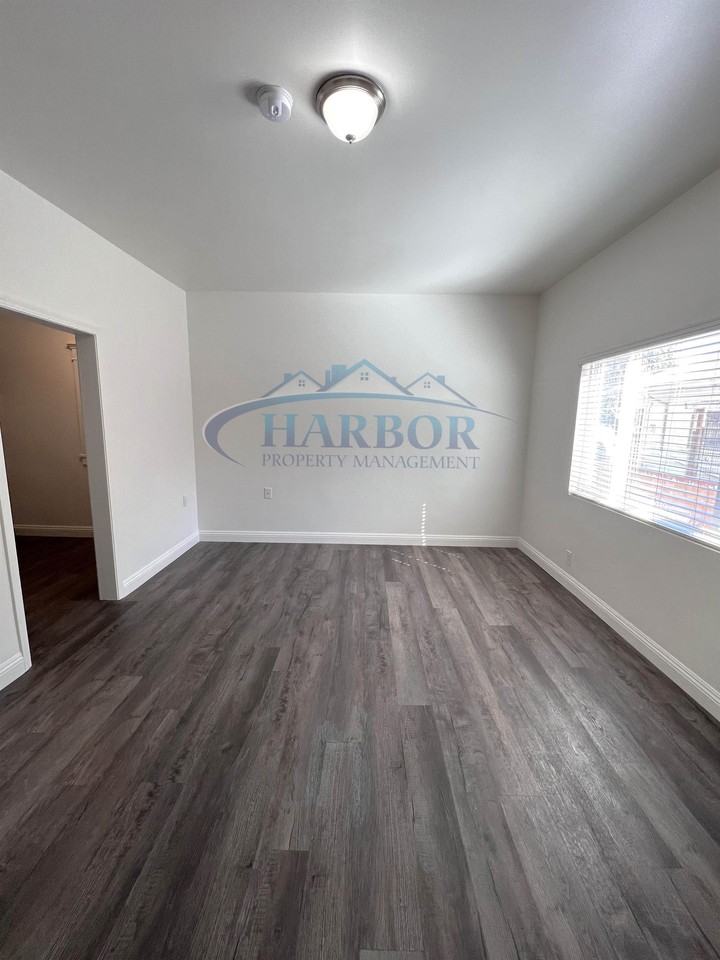 426-430 W. 22nd Street - Photo 2 of 11