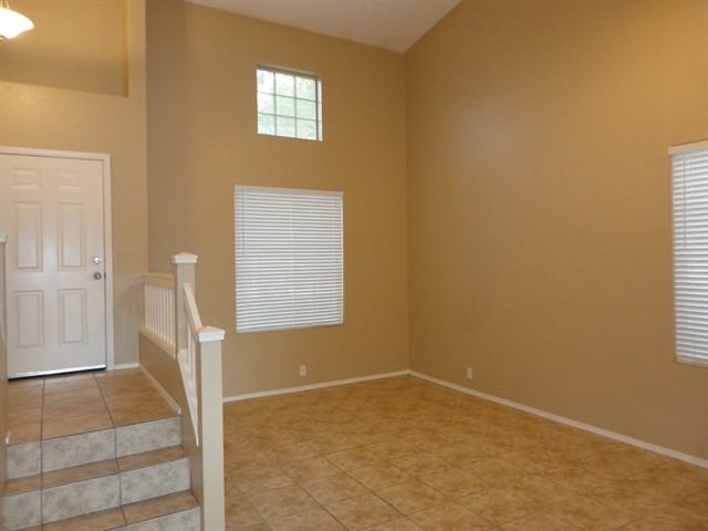 382 N Hudson Pl - Photo 3 of 21
