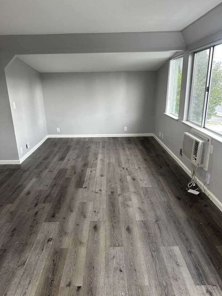 630 G Street - Photo 2 of 8