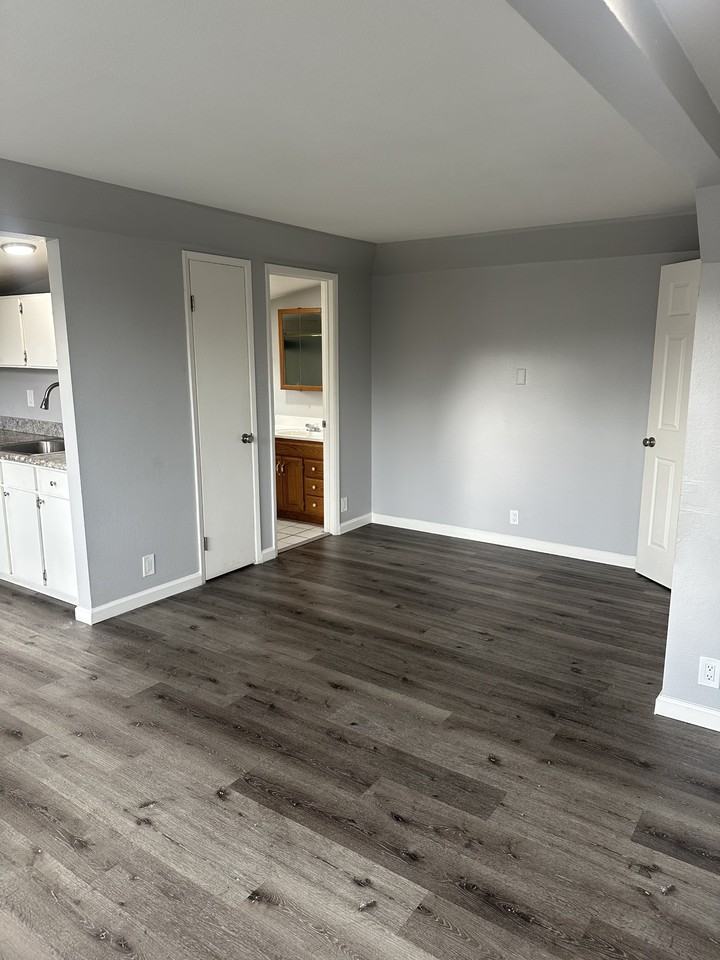 630 G Street - Photo 3 of 8